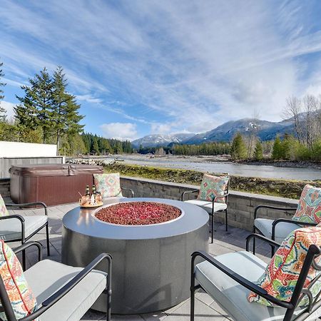 Riverfront Home With Deck, Near Mount Rainier! Packwood Bagian luar foto