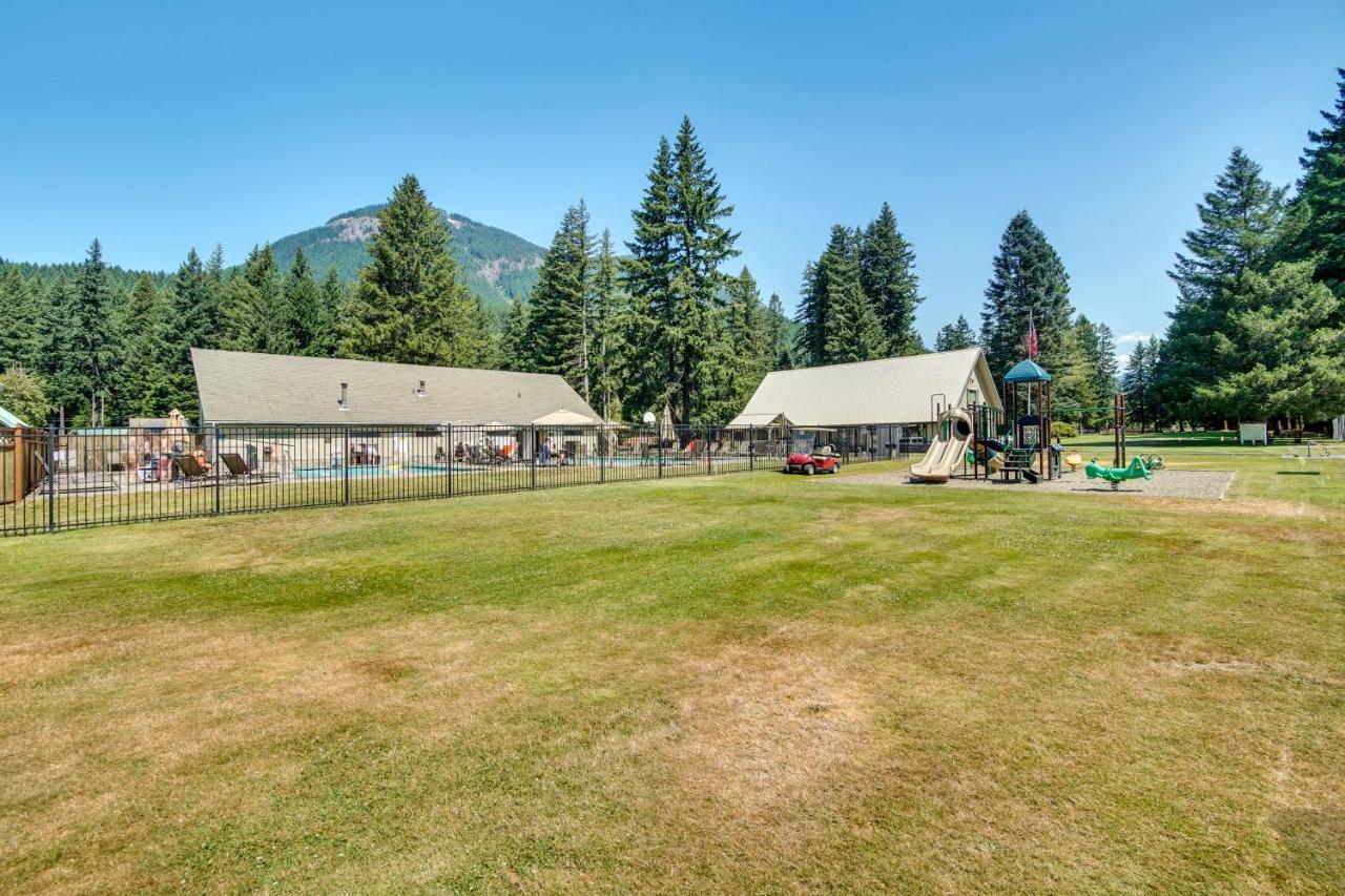 Riverfront Home With Deck, Near Mount Rainier! Packwood Bagian luar foto