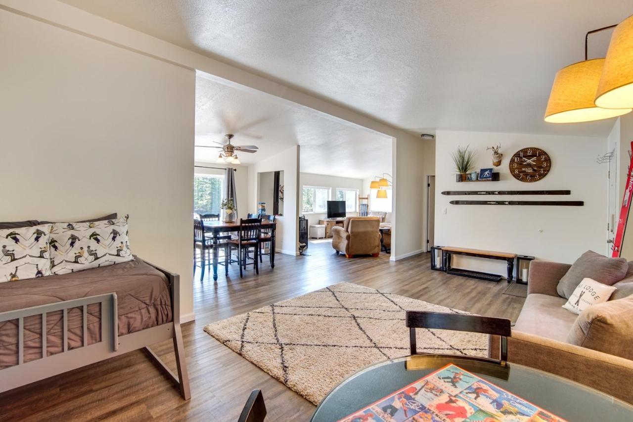 Riverfront Home With Deck, Near Mount Rainier! Packwood Bagian luar foto