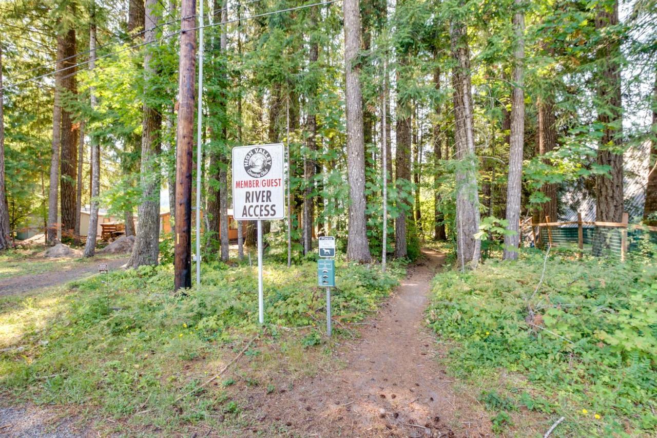 Riverfront Home With Deck, Near Mount Rainier! Packwood Bagian luar foto